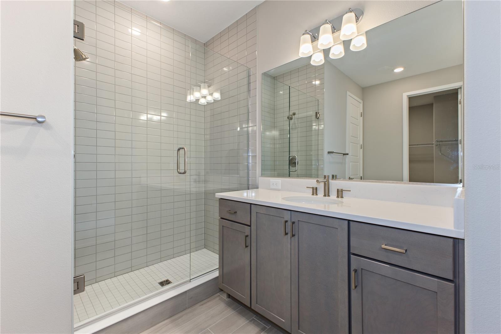Listing photo id 15 for 4516 54th Terrace