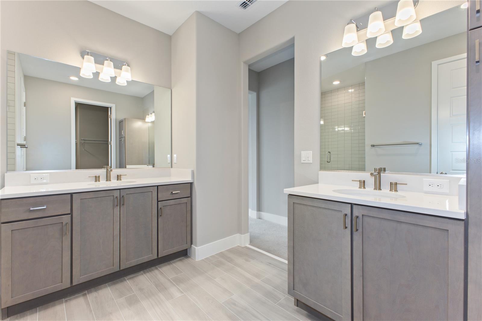 Listing photo id 16 for 4516 54th Terrace