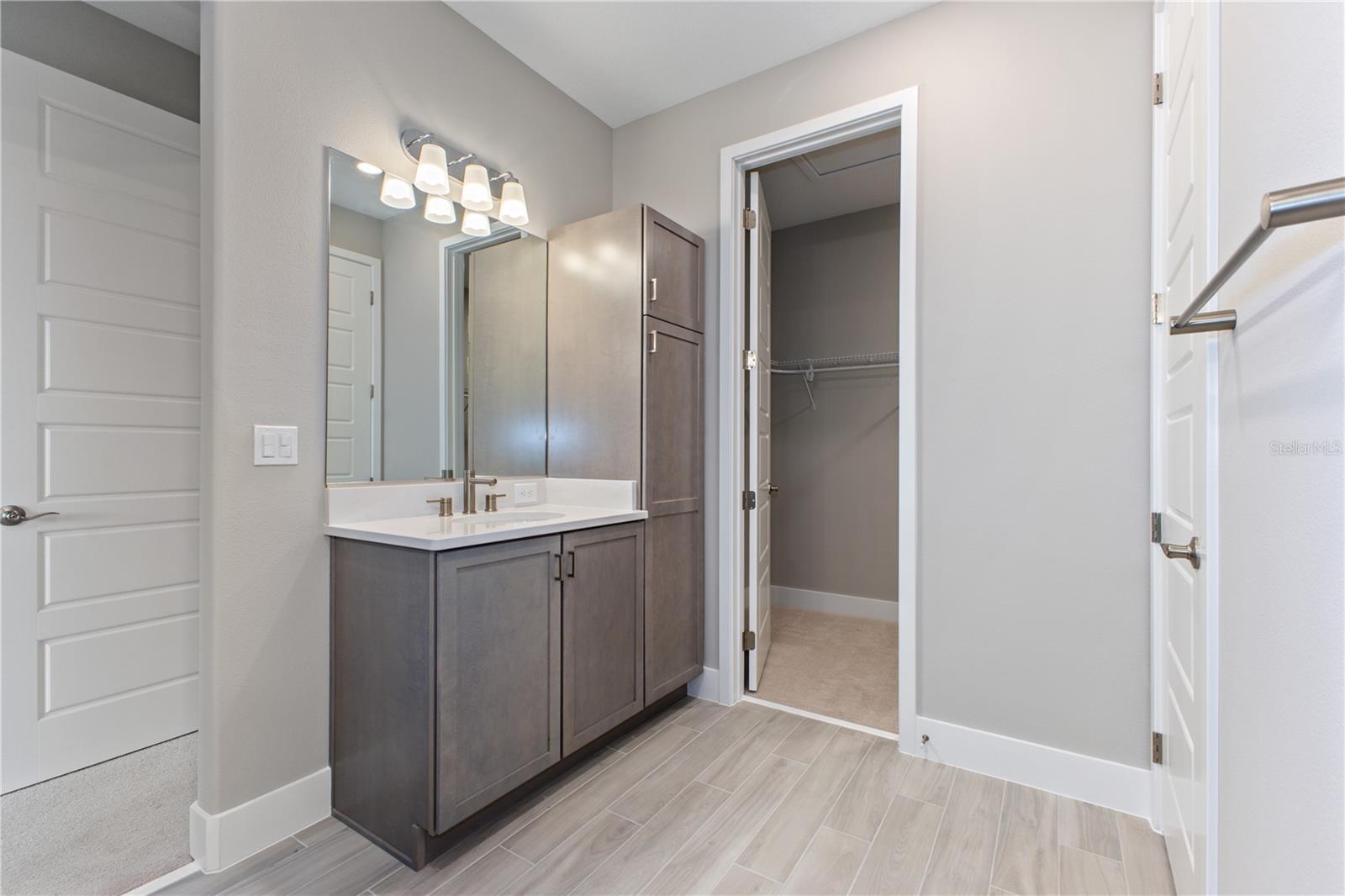 Listing photo id 17 for 4516 54th Terrace