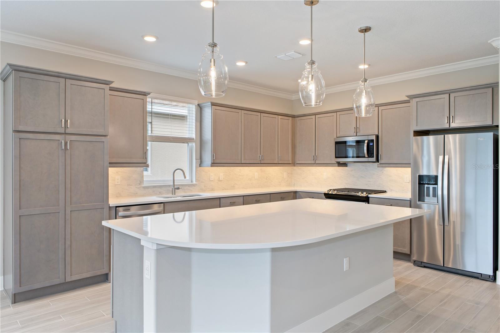Listing photo id 0 for 4516 54th Terrace