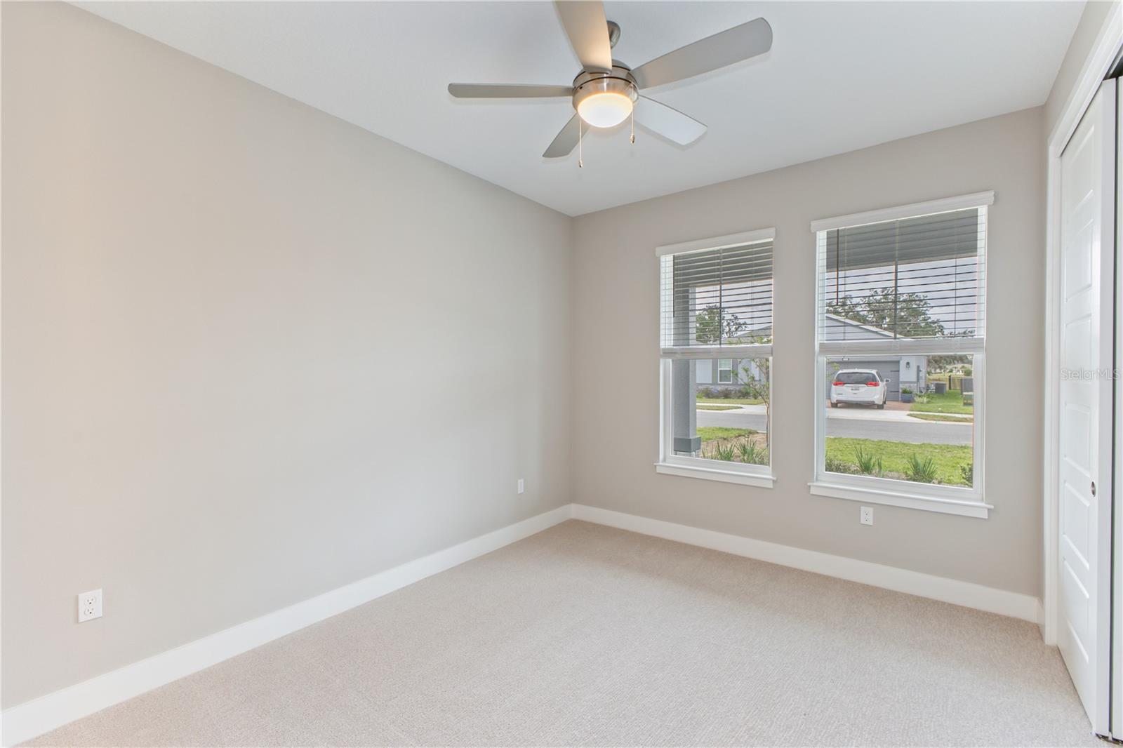 Listing photo id 18 for 4516 54th Terrace