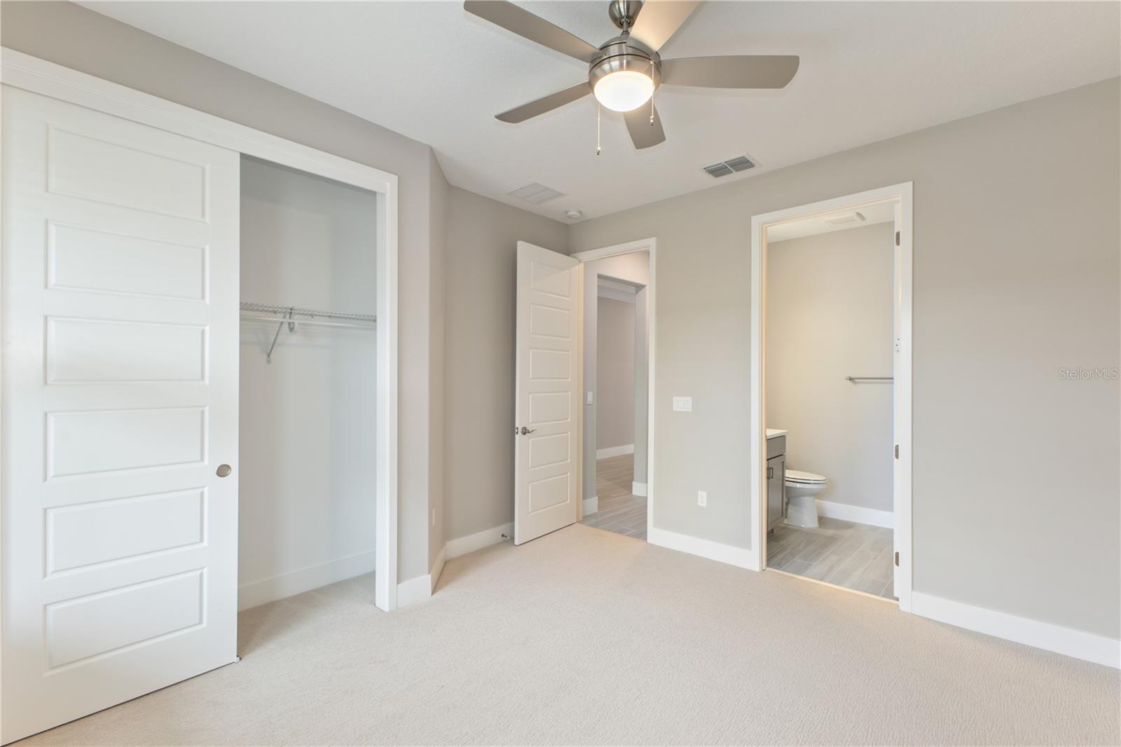 Listing photo id 19 for 4516 54th Terrace