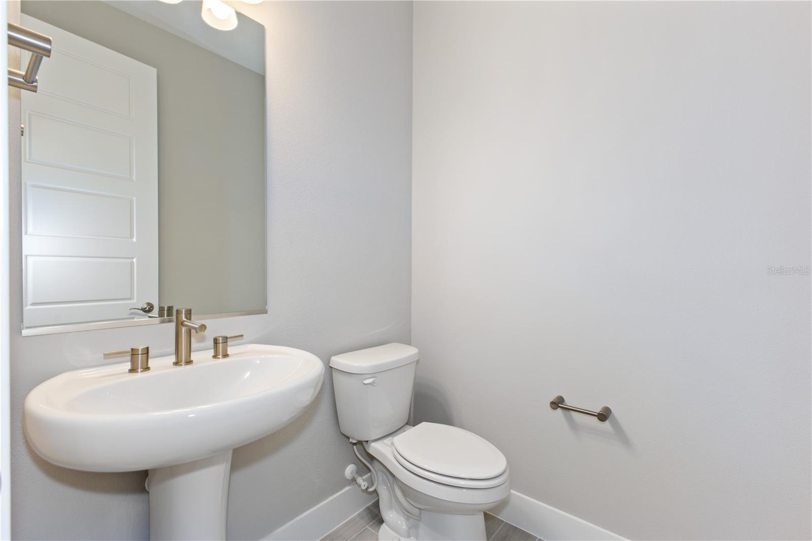 Listing photo id 21 for 4516 54th Terrace