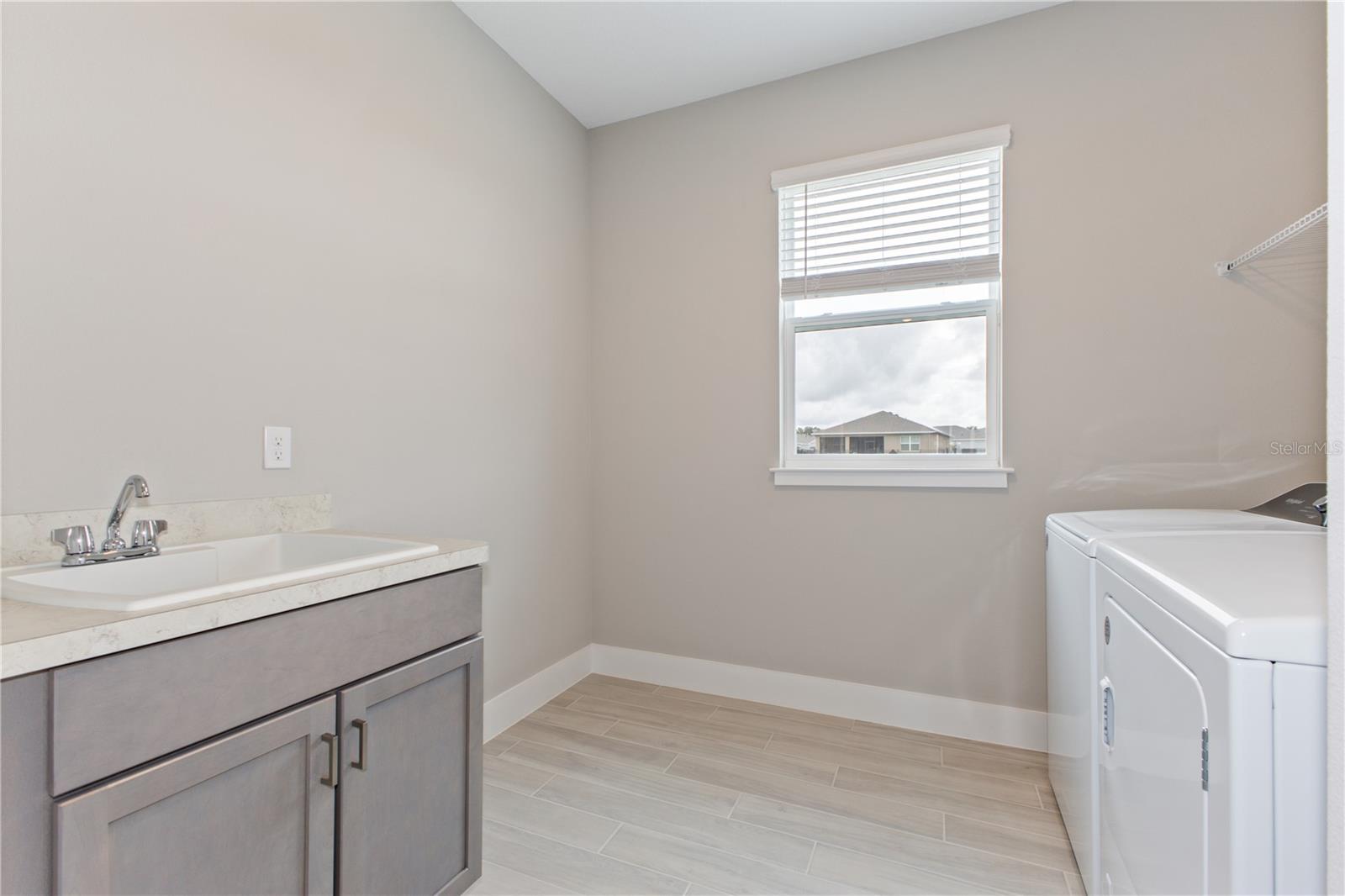 Listing photo id 22 for 4516 54th Terrace