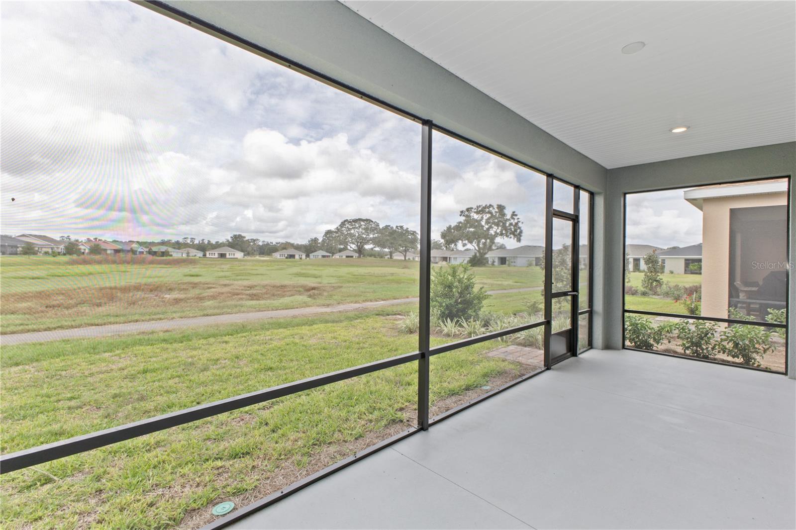 Listing photo id 23 for 4516 54th Terrace