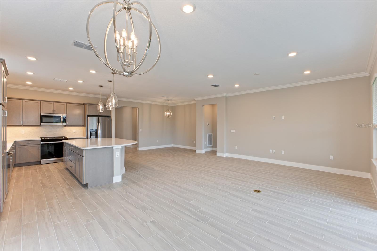 Listing photo id 1 for 4516 54th Terrace