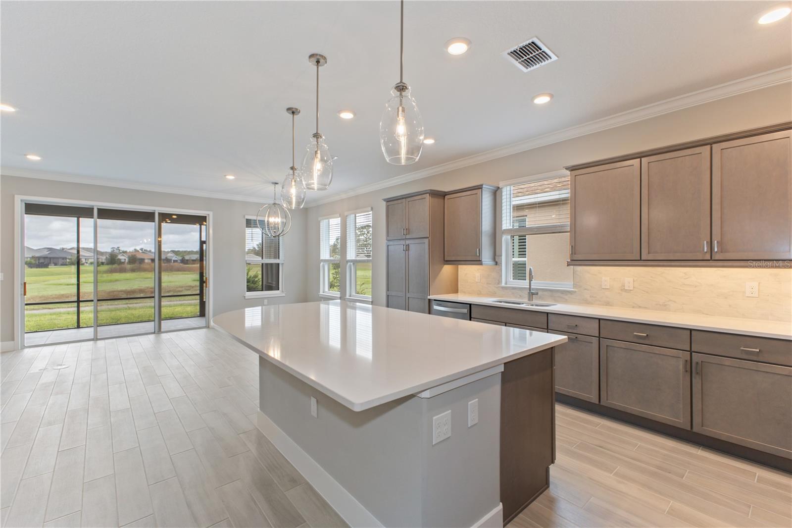 Listing photo id 3 for 4516 54th Terrace