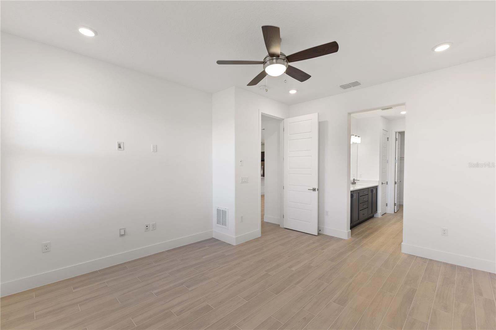 Image 17 of 26 For 5447 34th Street