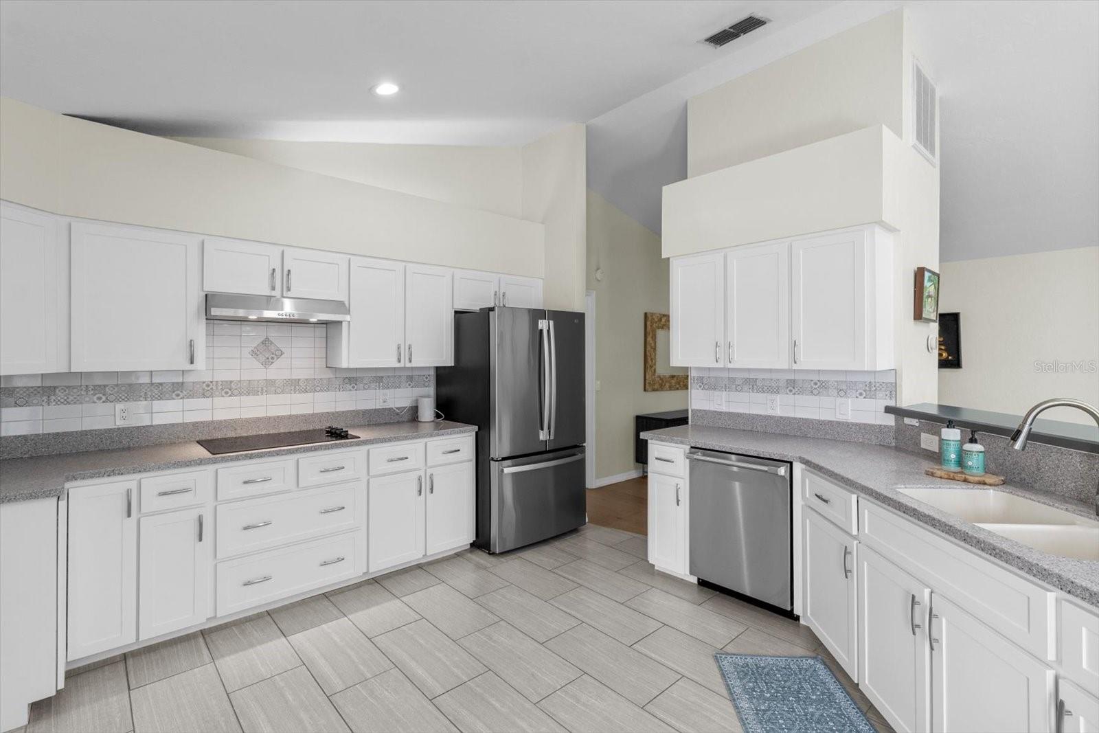 Listing photo id 11 for 1445 Chapelcross Loop