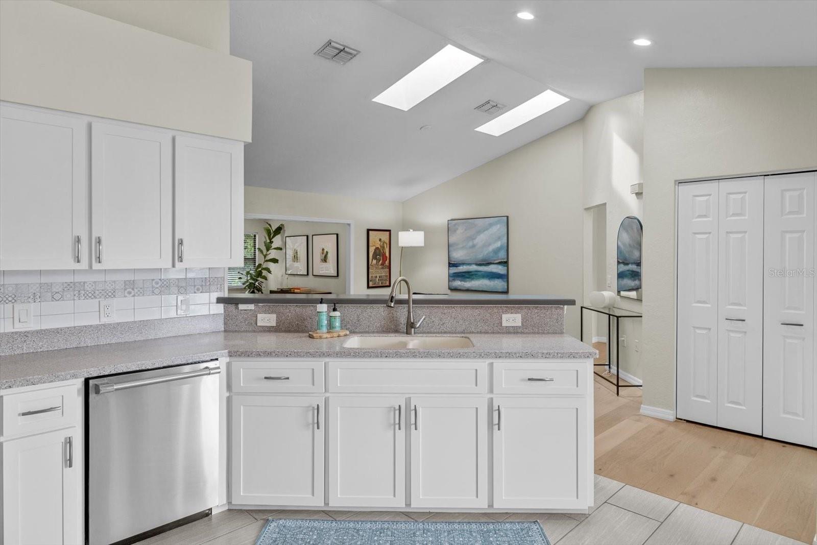 Listing photo id 13 for 1445 Chapelcross Loop