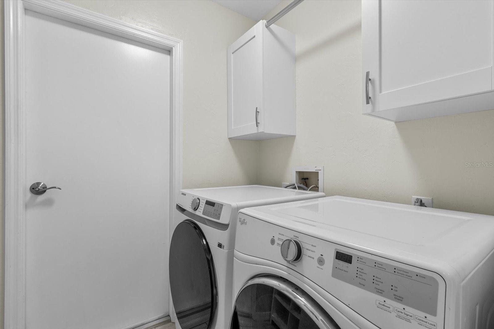 Listing photo id 14 for 1445 Chapelcross Loop