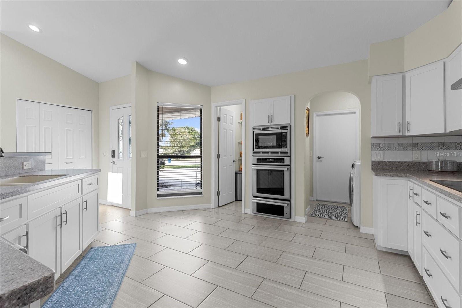 Listing photo id 16 for 1445 Chapelcross Loop