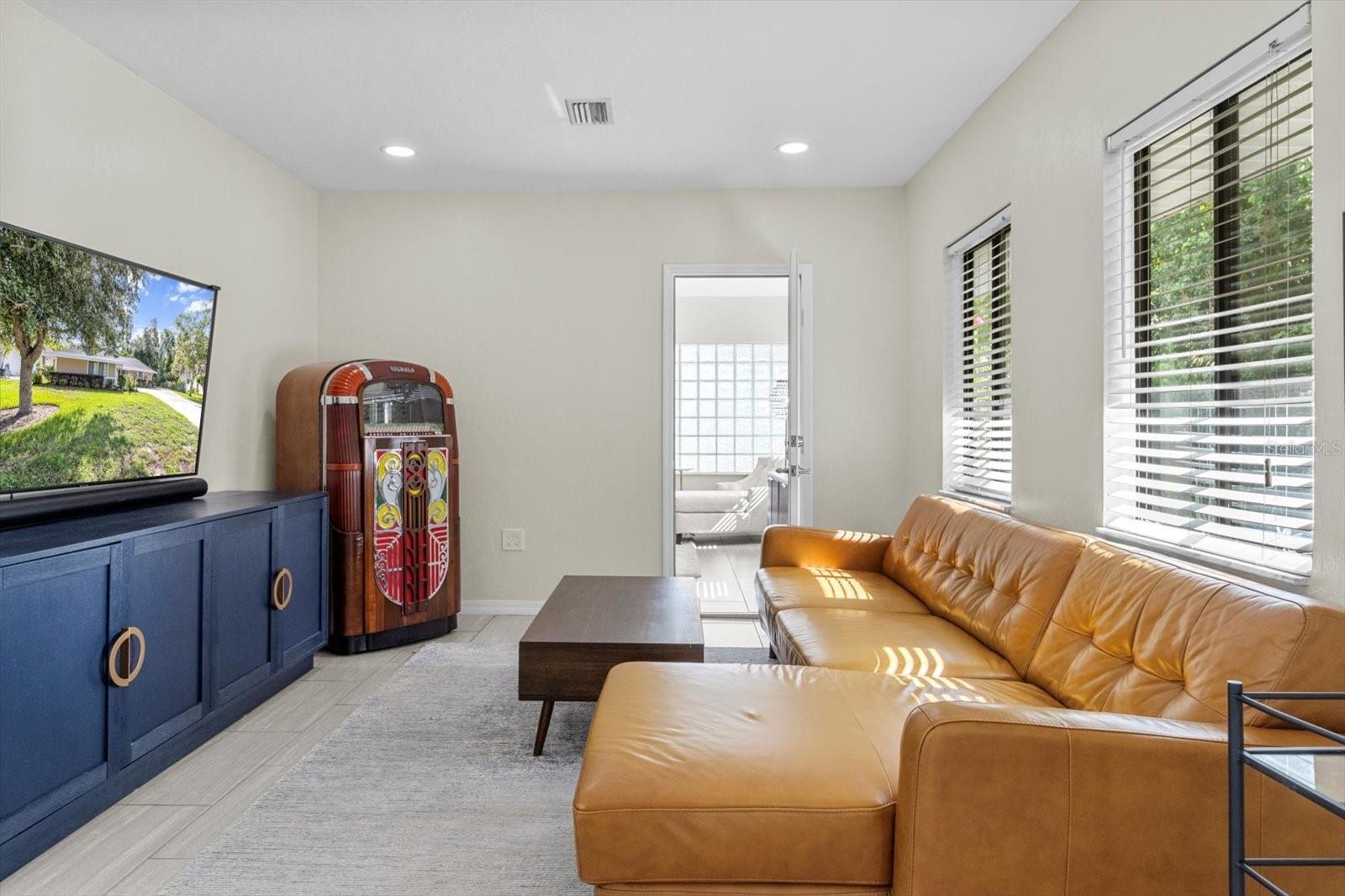Listing photo id 31 for 1445 Chapelcross Loop