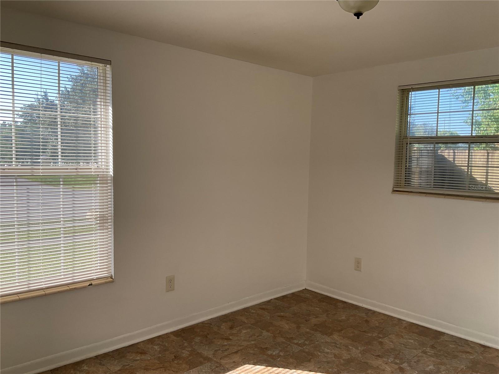 Listing photo id 3 for 3871 147th Lane Road