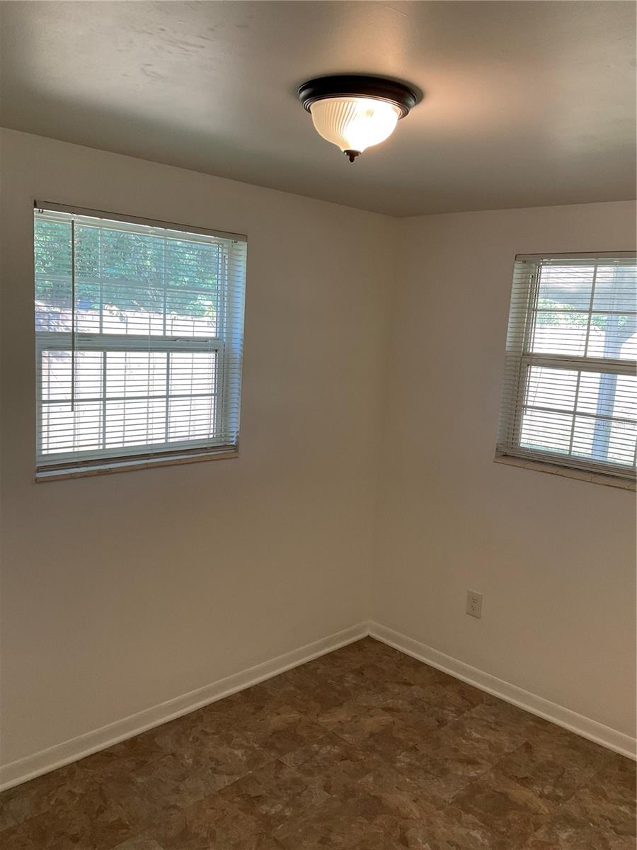 Listing photo id 5 for 3871 147th Lane Road