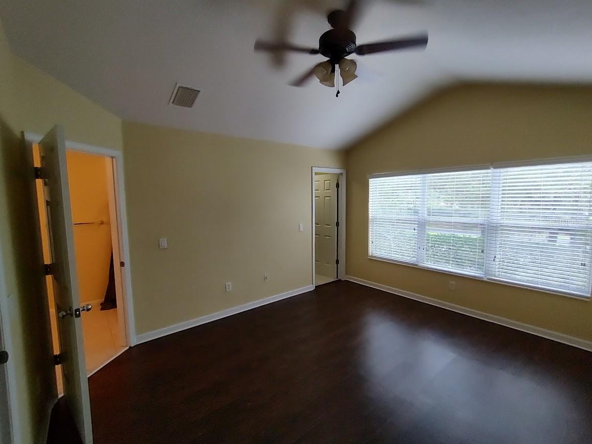 Listing photo id 10 for 4107 54th Circle