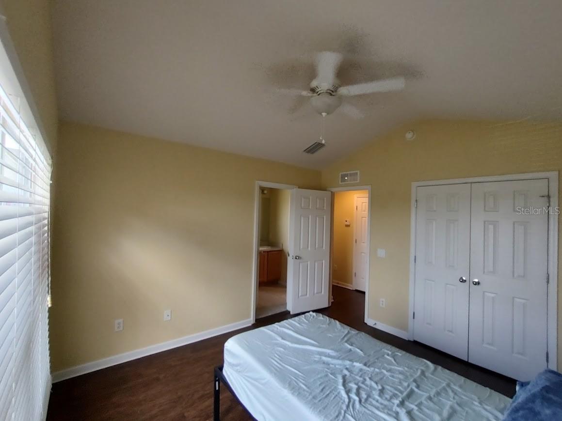 Listing photo id 5 for 4107 54th Circle