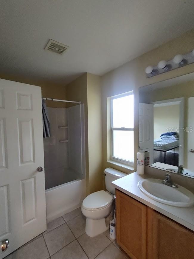 Listing photo id 6 for 4107 54th Circle