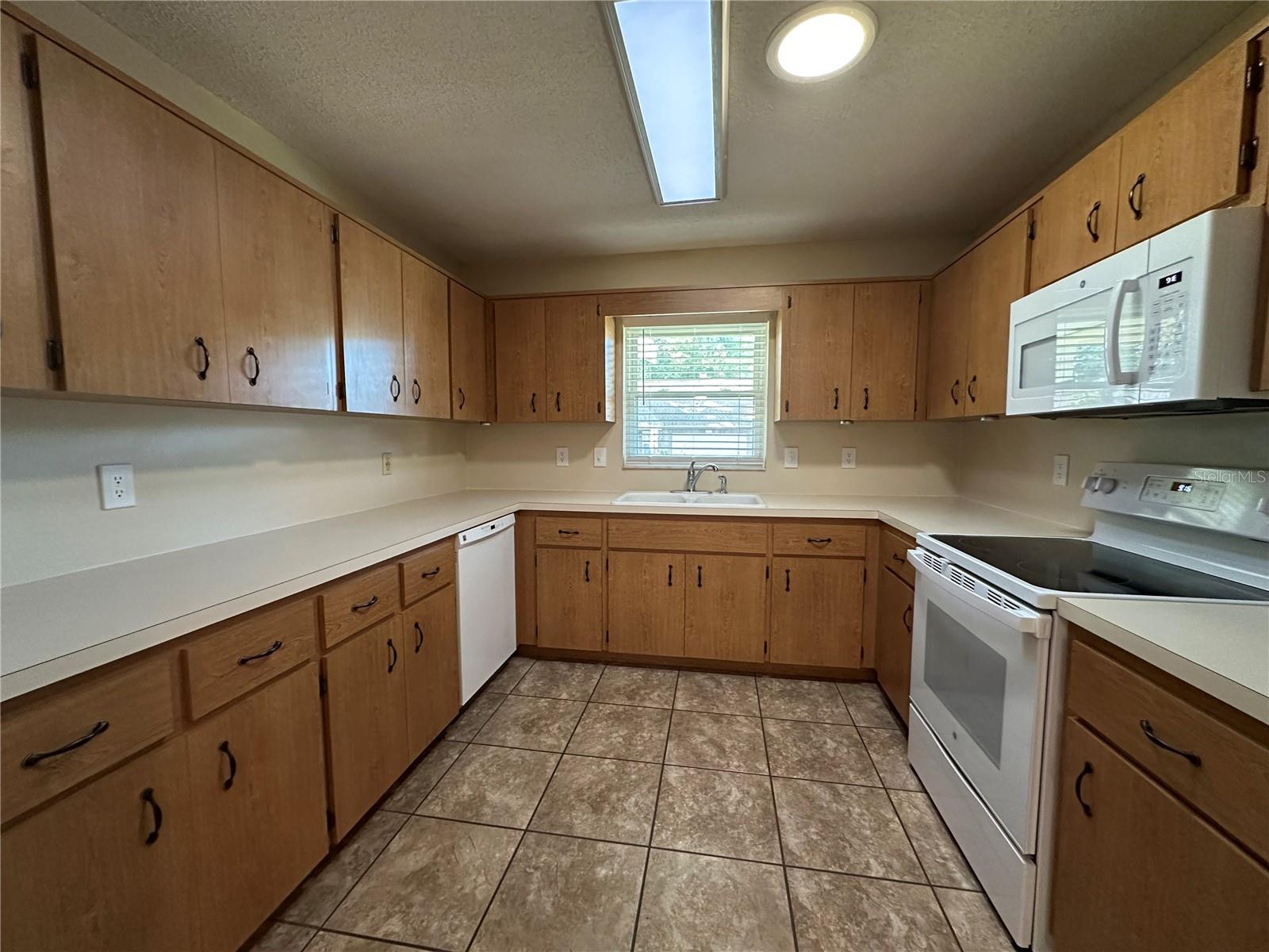 Image 7 of 81 For 9065 82nd Terrace D