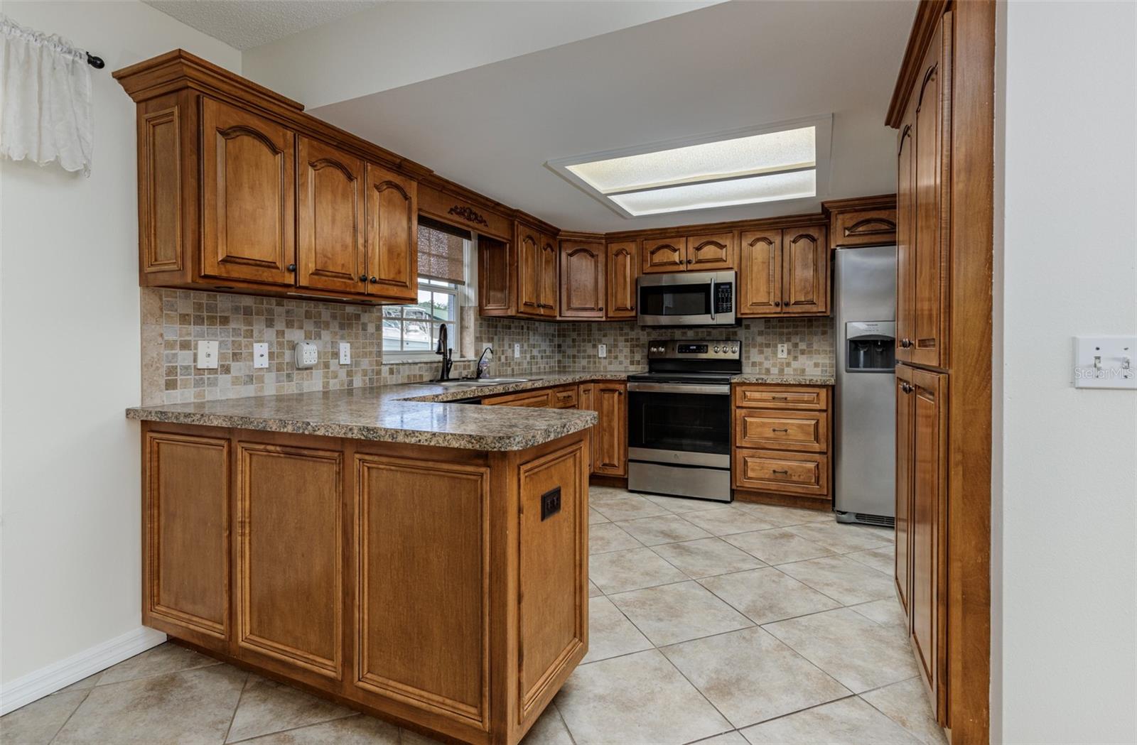 Image 14 of 50 For 2453 Lakefront Drive