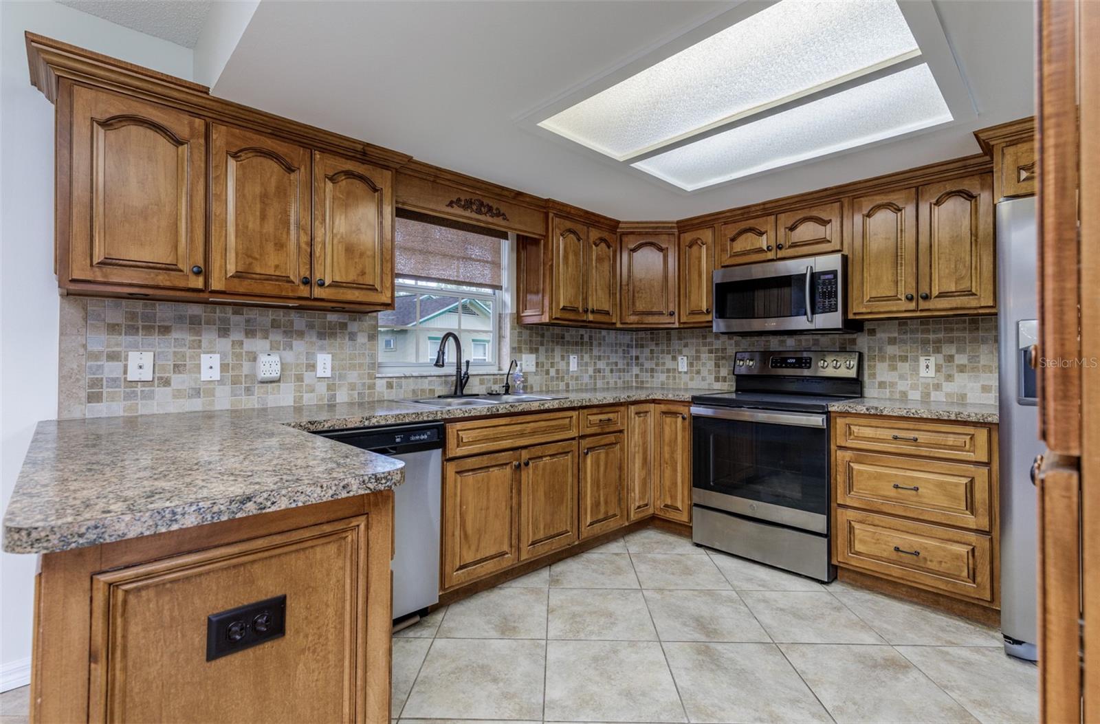 Image 15 of 50 For 2453 Lakefront Drive