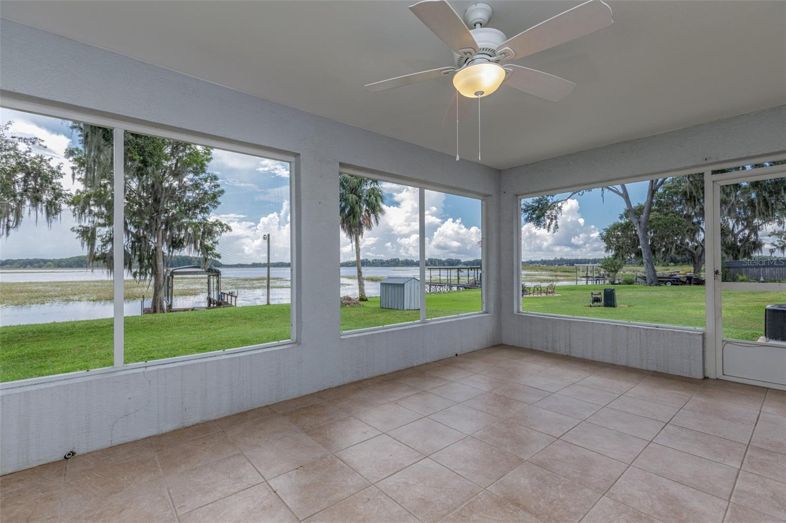 Image 22 of 50 For 2453 Lakefront Drive