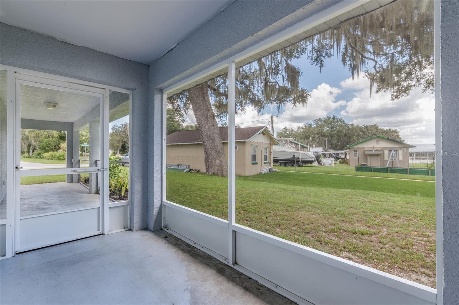 Image 4 of 50 For 2453 Lakefront Drive