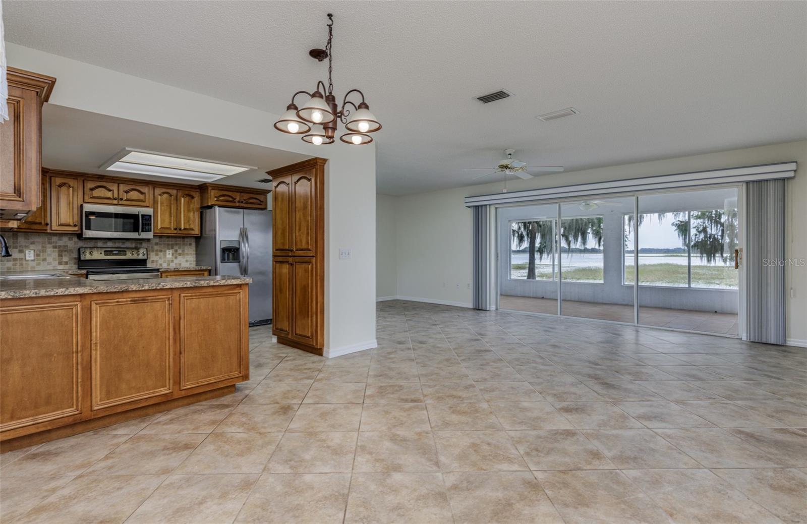 Image 6 of 50 For 2453 Lakefront Drive