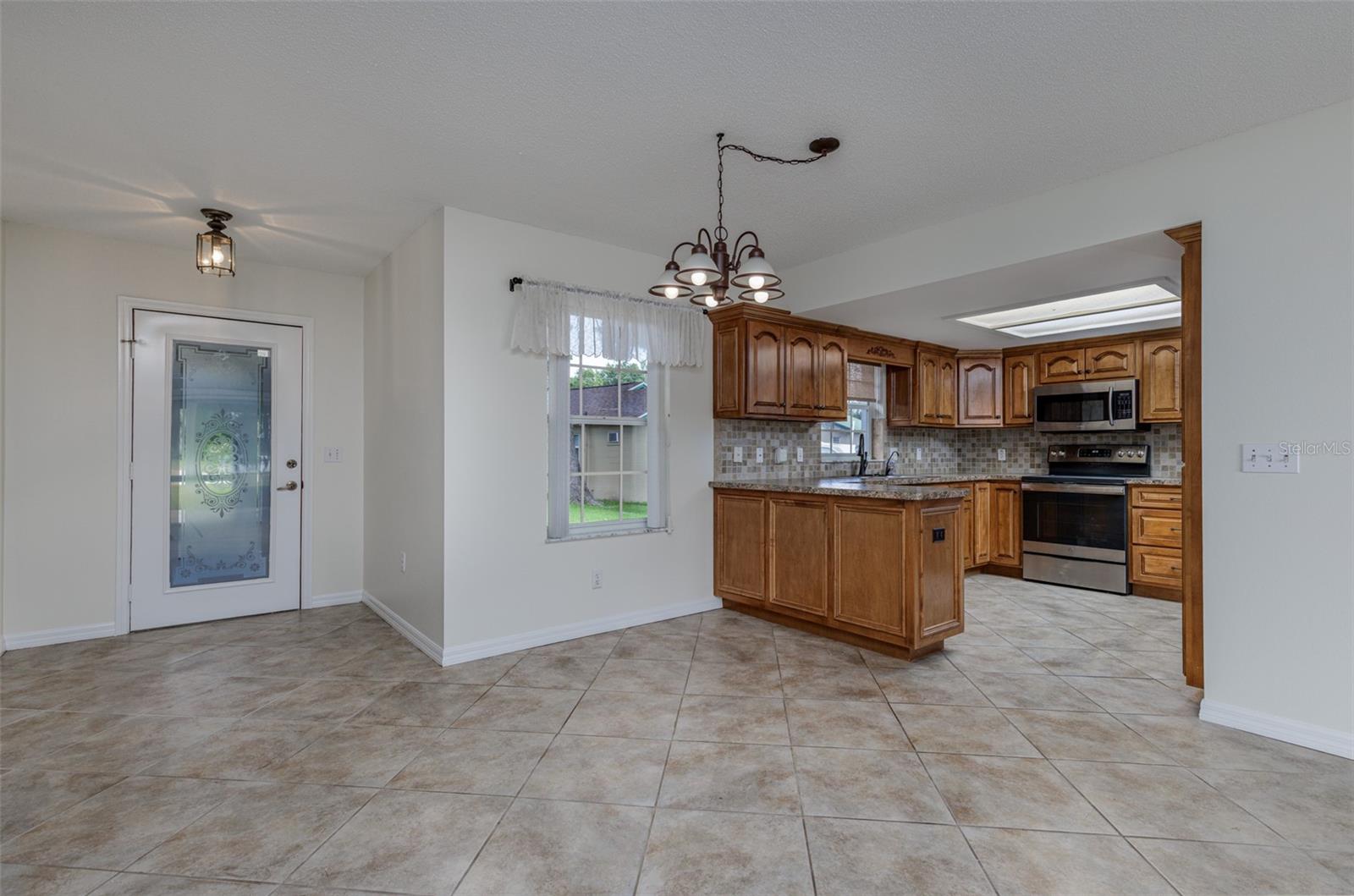 Image 7 of 50 For 2453 Lakefront Drive
