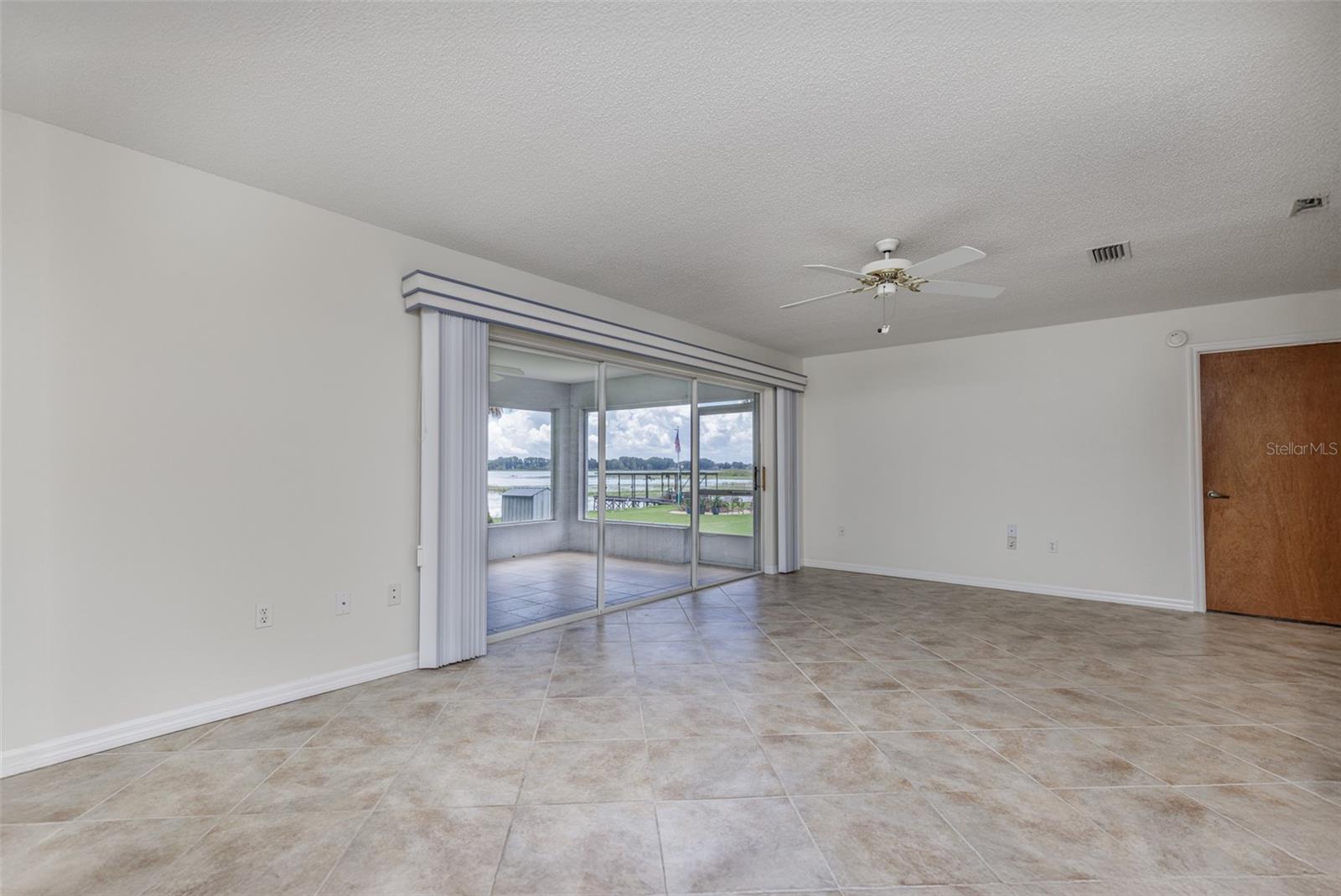 Image 9 of 50 For 2453 Lakefront Drive
