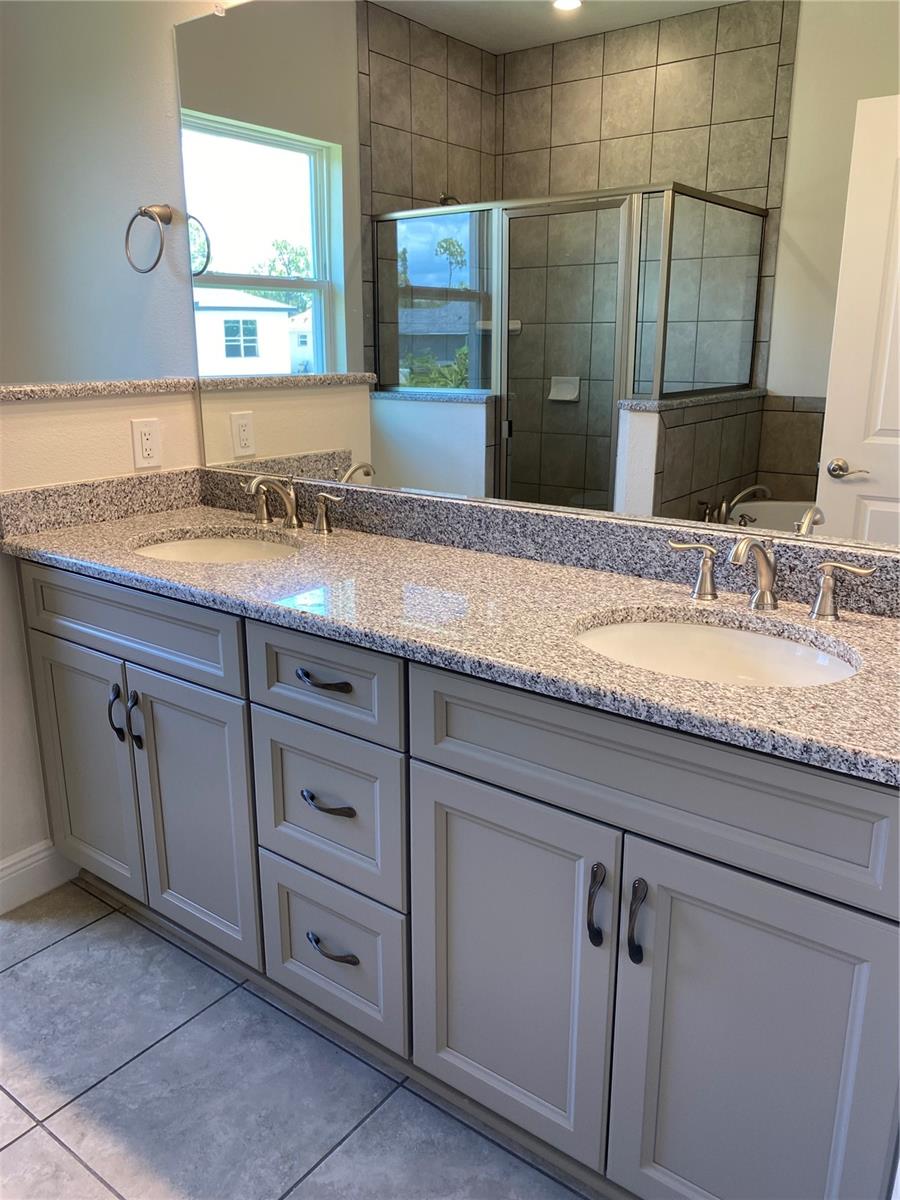 Image 2 of 10 For 2139 Gascom Street