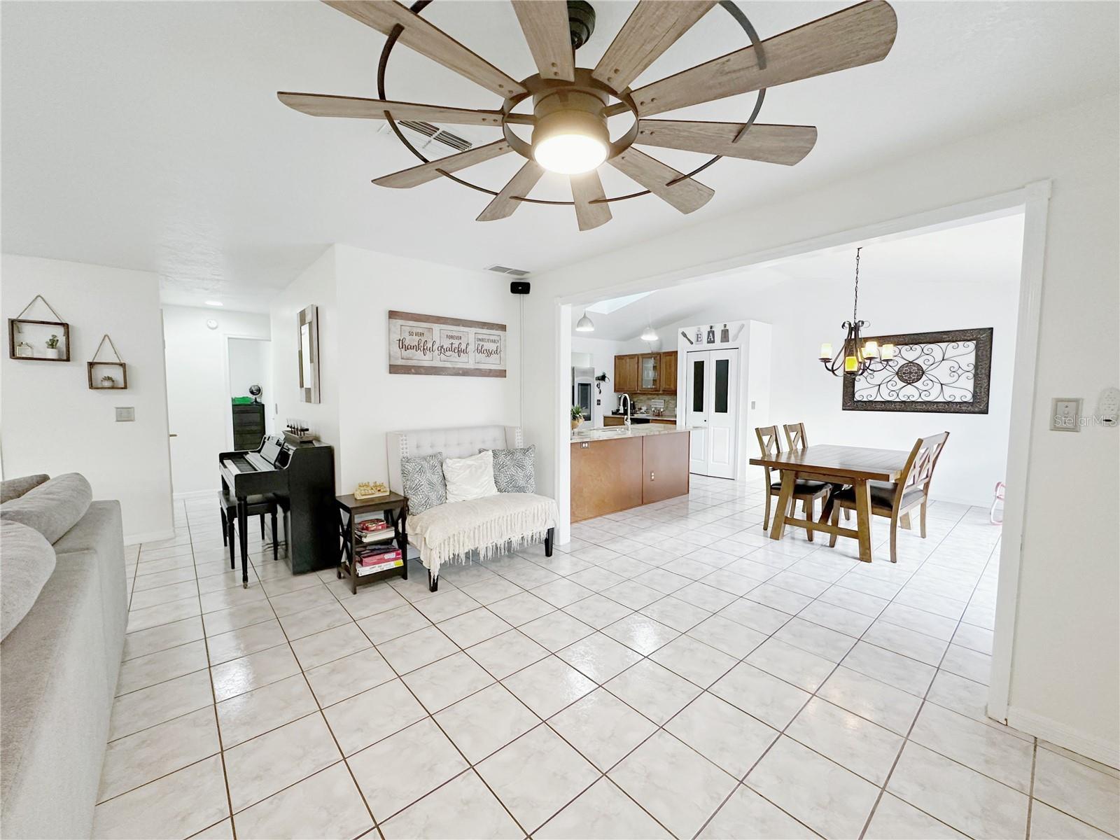 Image 5 of 20 For 2404 39th Avenue