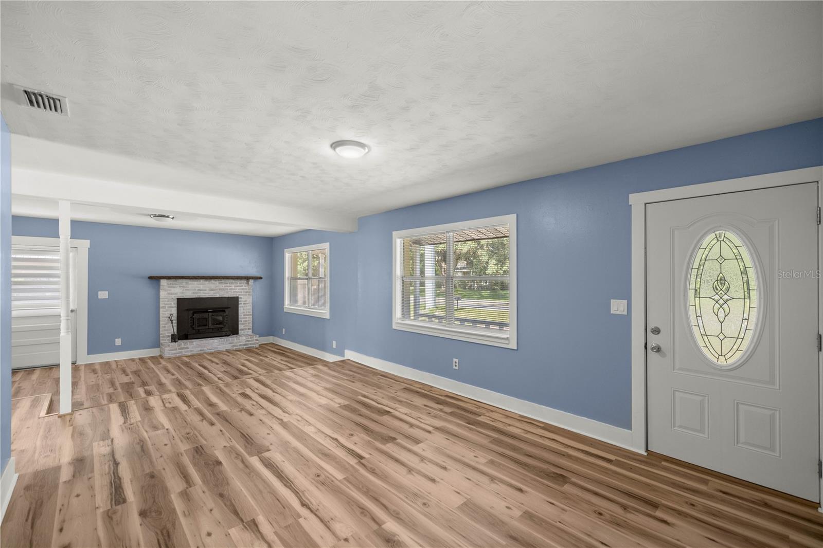 Image 7 of 32 For 3708 25th Avenue