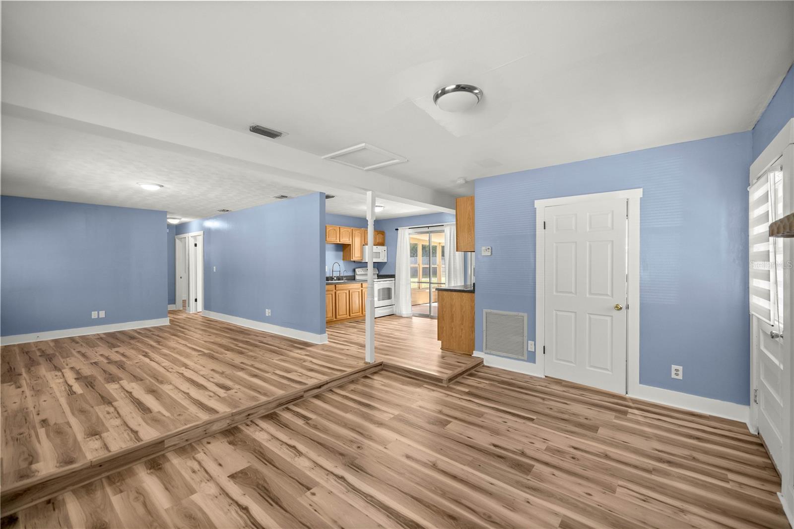 Image 9 of 32 For 3708 25th Avenue