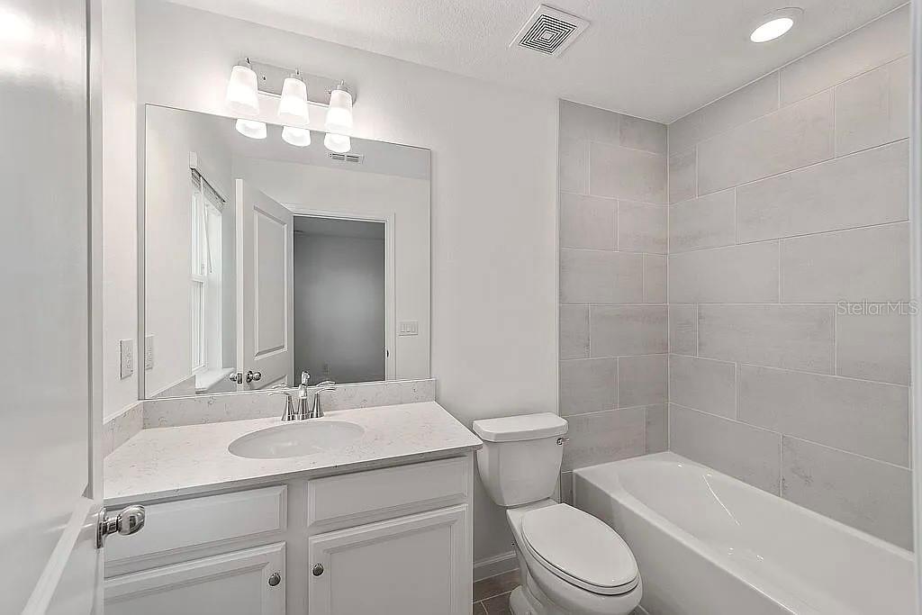 Image 17 of 19 For 3409 Sw 34th Avenue Cir Unit 8