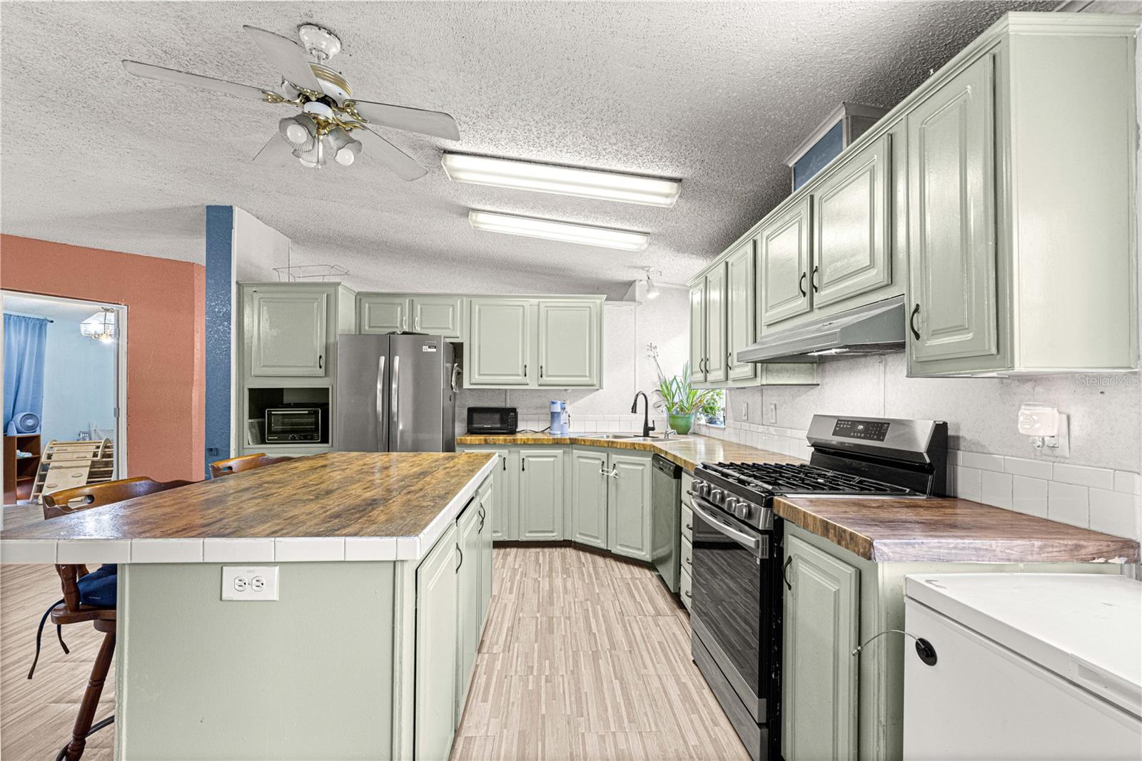 Image 14 of 47 For 16410 119th Street