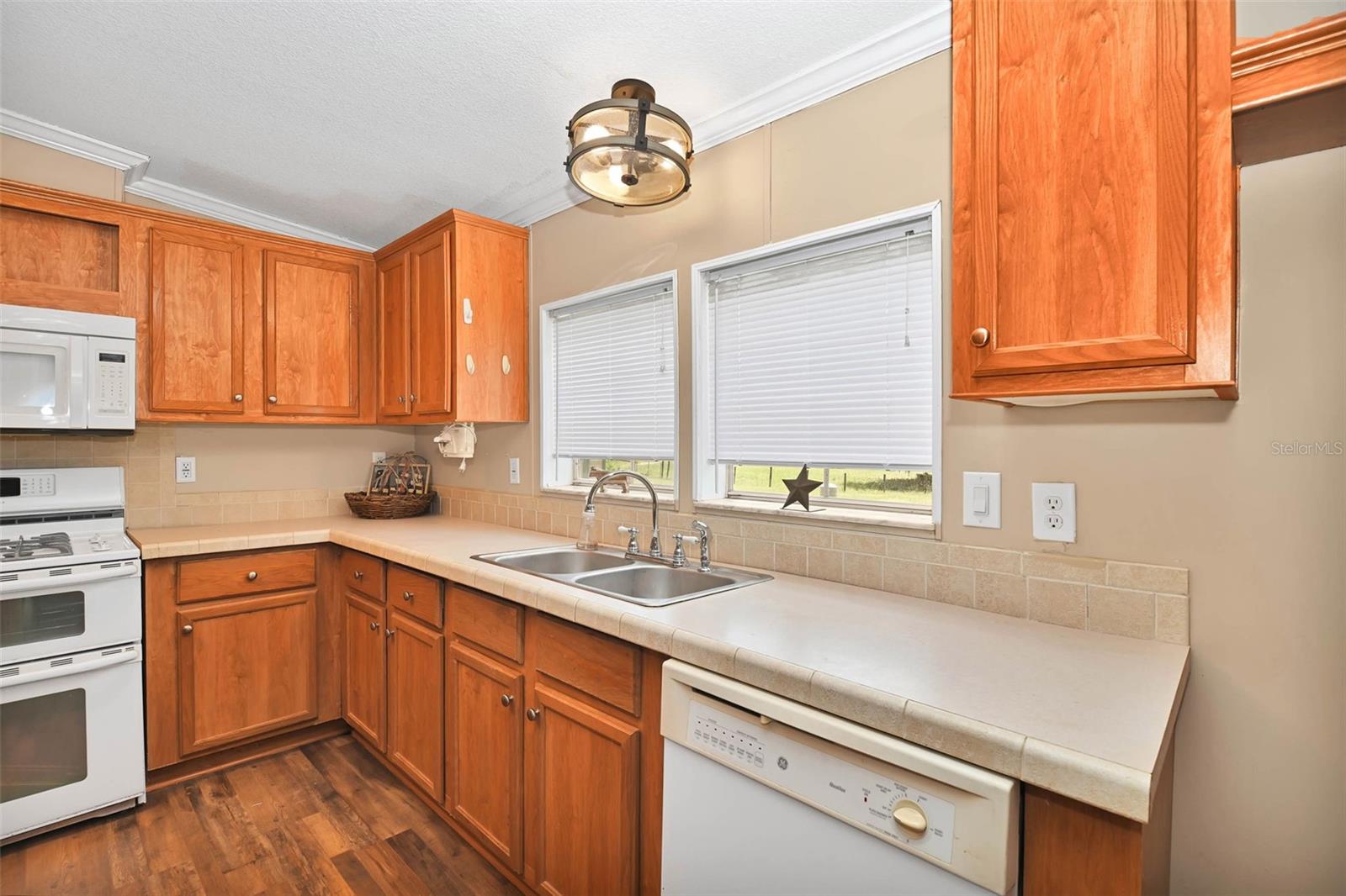 Image 21 of 33 For 18546 5th Terrace Road