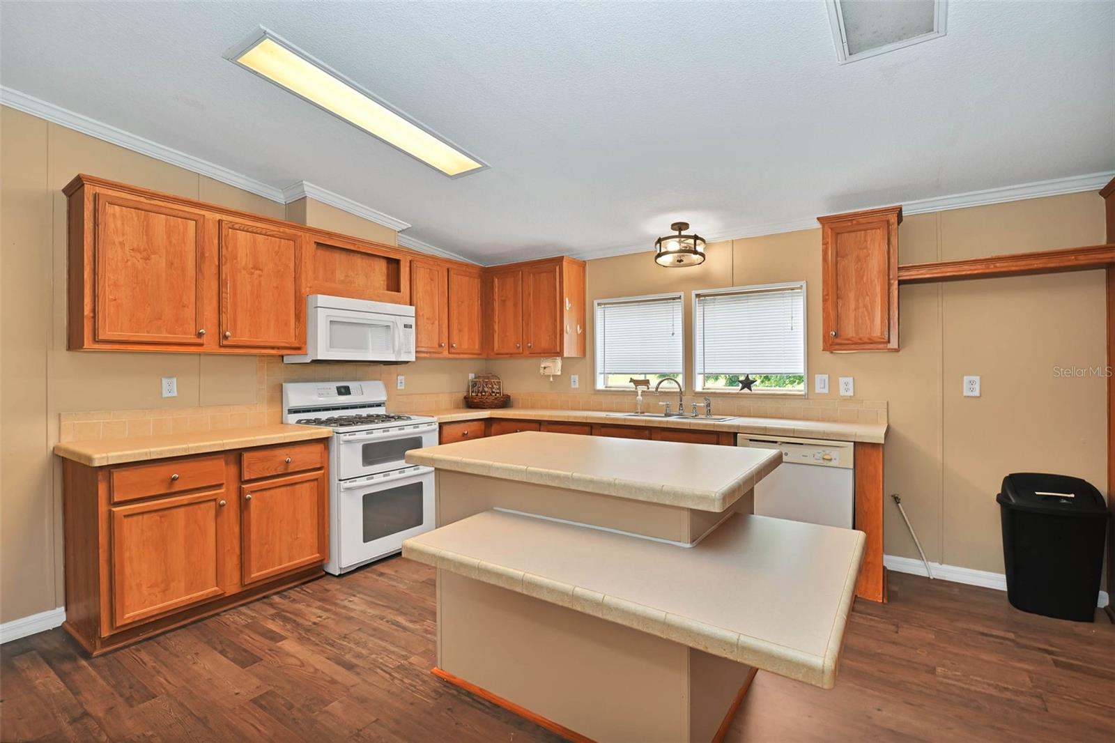 Image 22 of 33 For 18546 5th Terrace Road