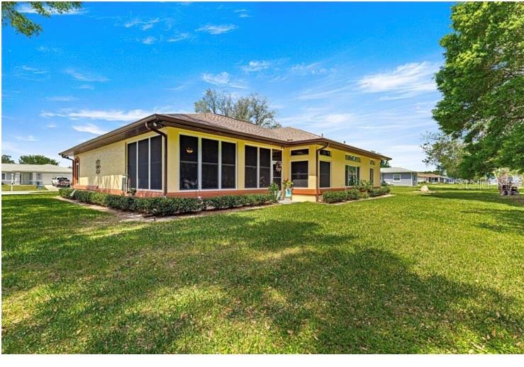 Listing photo id 19 for 10317 63rd Avenue