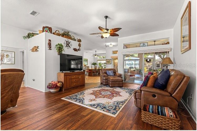 Listing photo id 1 for 10317 63rd Avenue