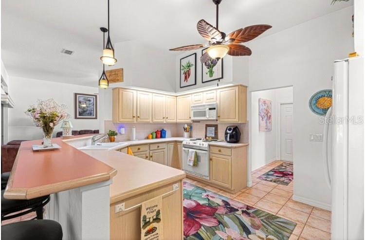 Listing photo id 5 for 10317 63rd Avenue