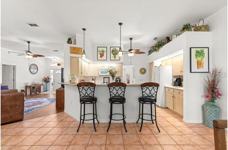 Listing photo id 6 for 10317 63rd Avenue