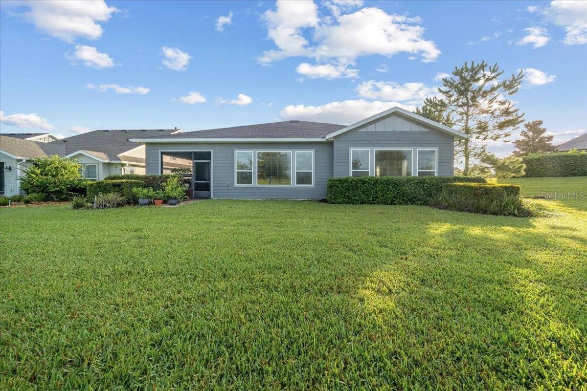 Listing photo id 8 for 3862 49th Court