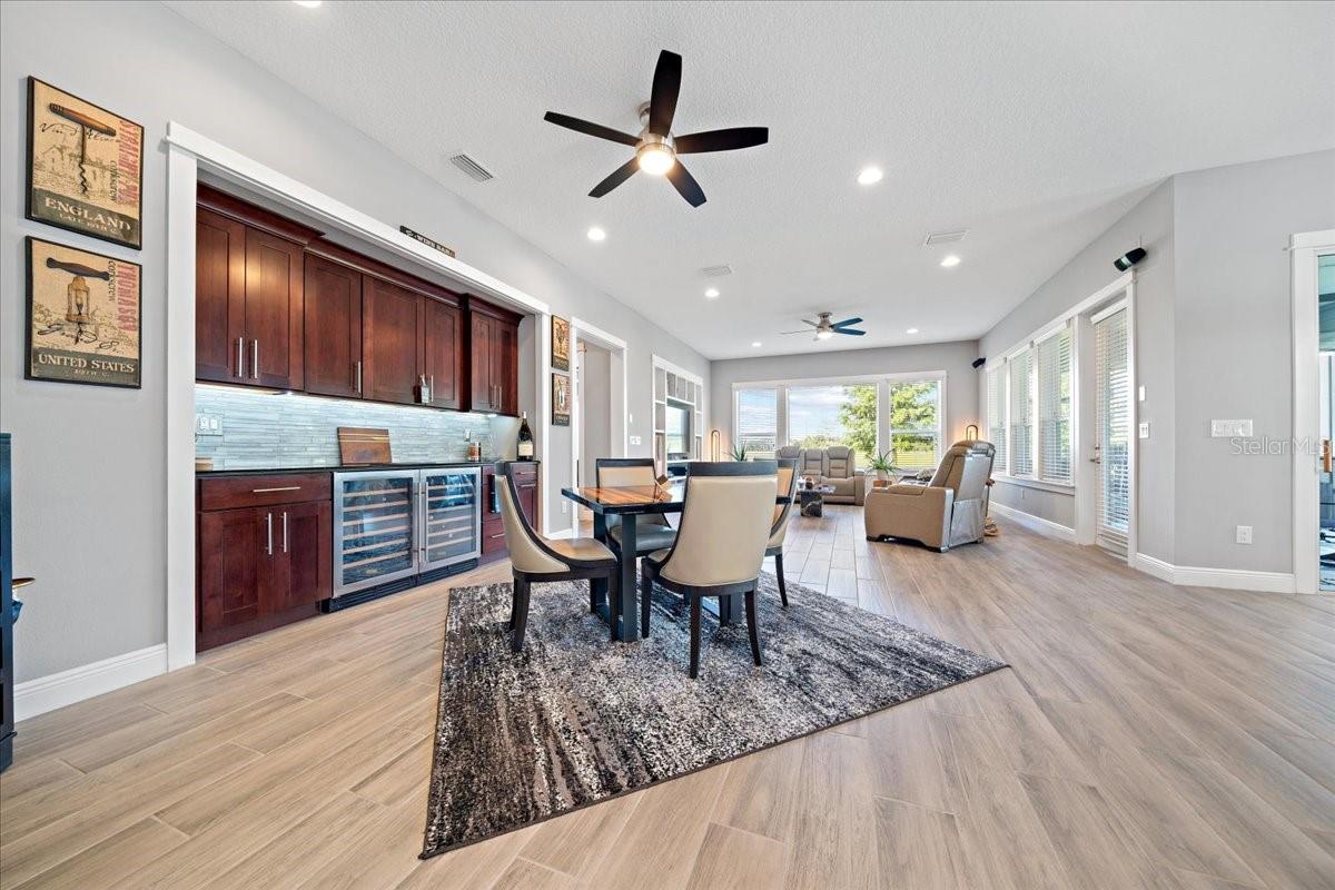 Listing photo id 11 for 3862 49th Court