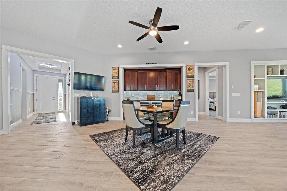 Listing photo id 13 for 3862 49th Court