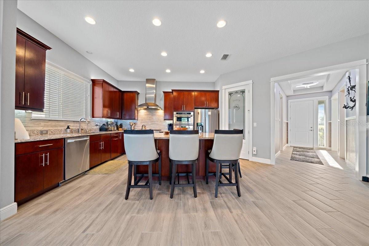Listing photo id 14 for 3862 49th Court