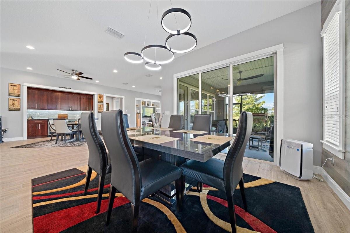 Listing photo id 16 for 3862 49th Court