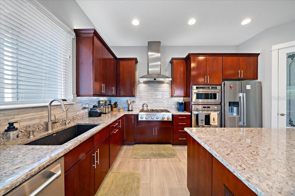 Listing photo id 17 for 3862 49th Court