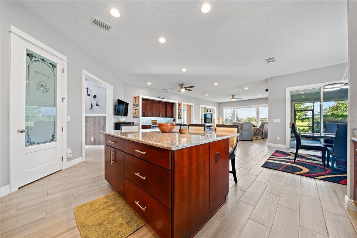 Listing photo id 19 for 3862 49th Court