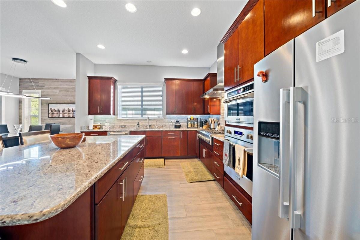 Listing photo id 20 for 3862 49th Court